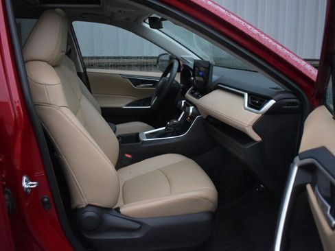 Certified 2025 Toyota RAV4 XLE Premium image 25