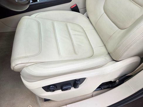 Used 2013 Volkswagen Touareg Executive AWD/4WD image 36