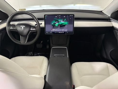 Used 2024 Tesla Model Y Long Range AWD/4WD image 27