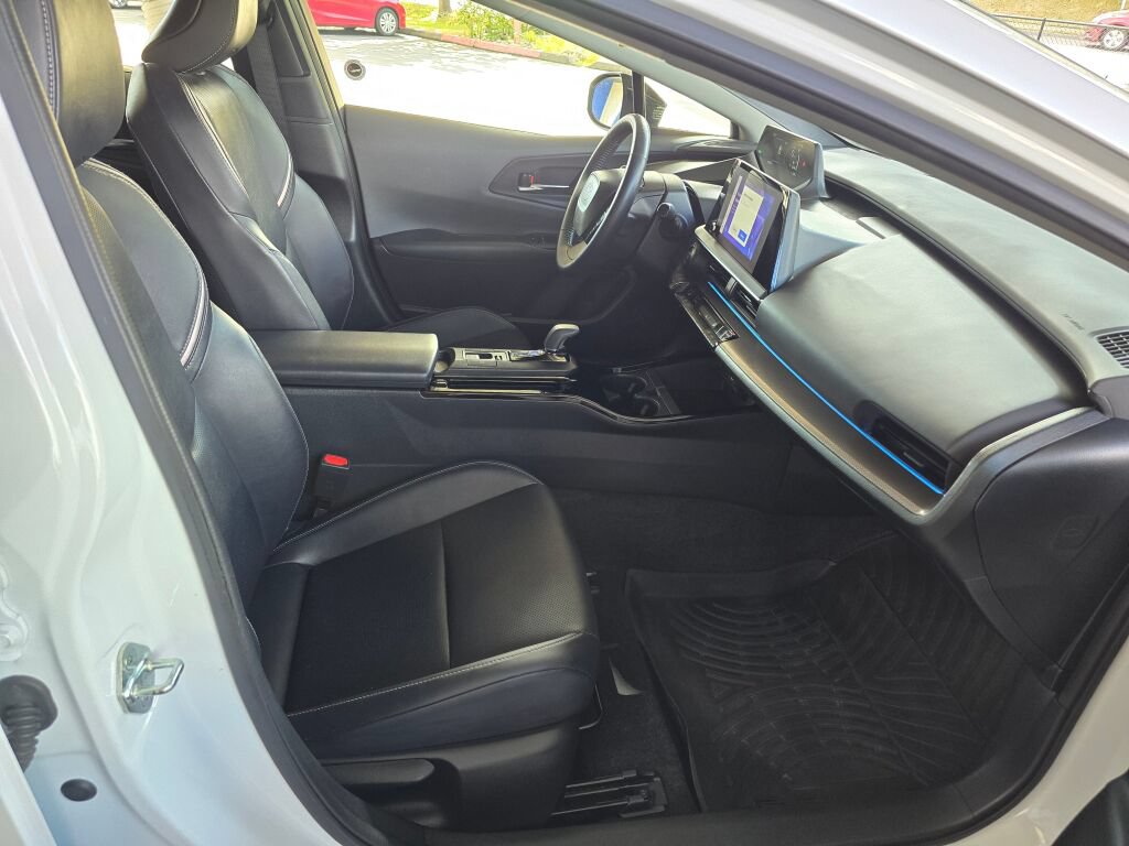 Used 2024 Toyota Prius XLE FWD image 9