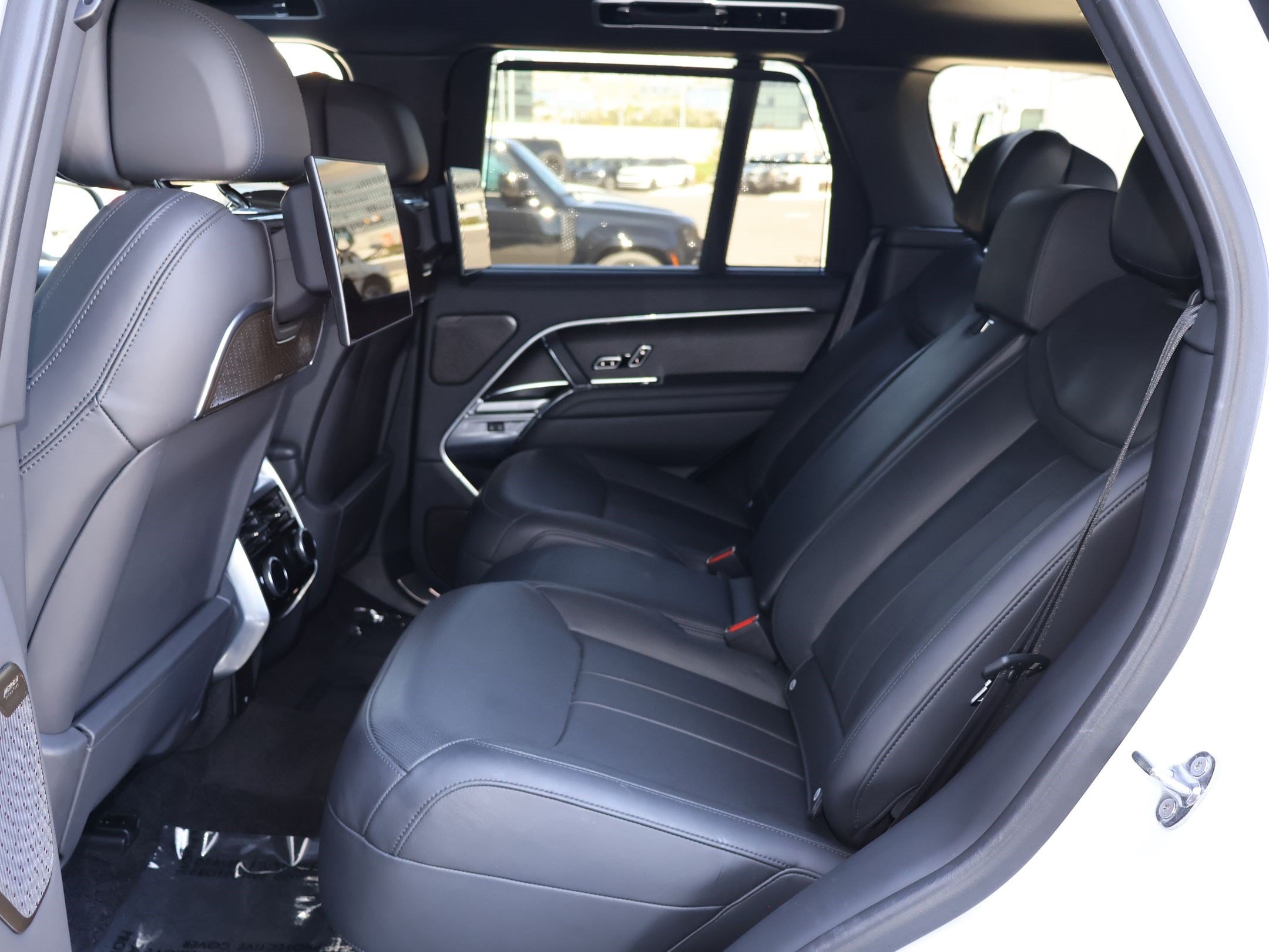 Certified 2024 Land Rover Range Rover Autobiography AWD/4WD image 28