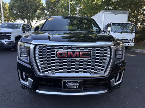 Used 2024 GMC Yukon Denali AWD/4WD image 3