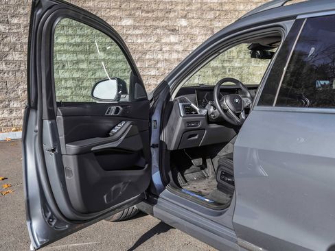 Used 2024 BMW X7 xDrive40i w/ Premium Package image 23