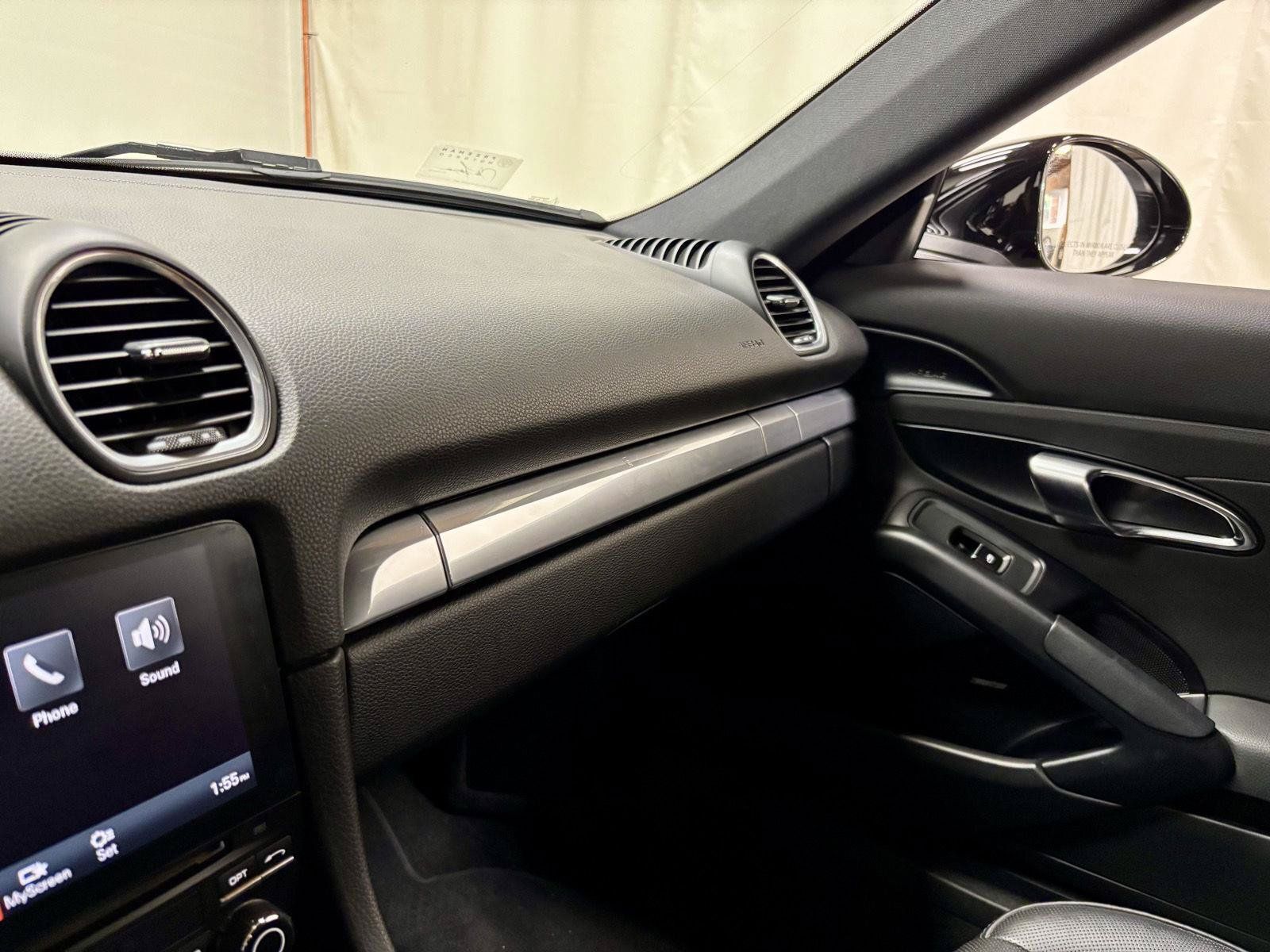 Used 2017 Porsche 718 Cayman RWD image 34