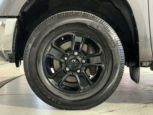Used 2018 Toyota Tundra SR5 AWD/4WD image 13