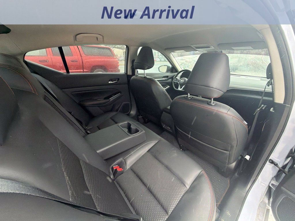 Used 2025 Nissan Altima 2.5 SR FWD image 8