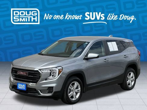 Used 2024 GMC Terrain SLE image 2