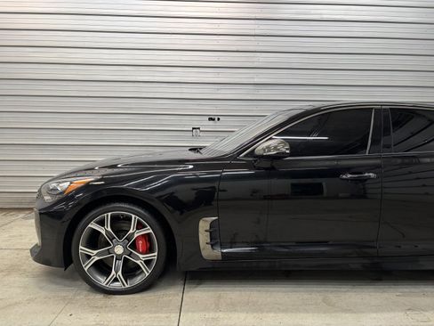 Used 2018 Kia Stinger GT2 image 3