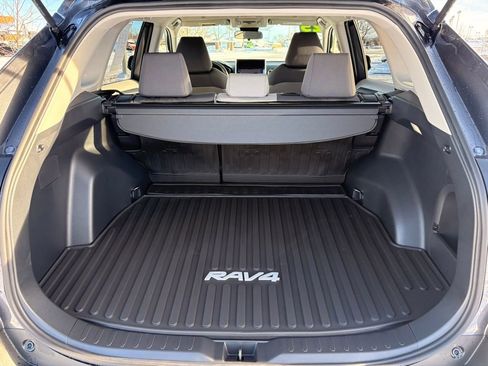 Used 2025 Toyota RAV4 XLE image 28