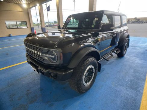Used 2023 Ford Bronco Badlands AWD/4WD image 2