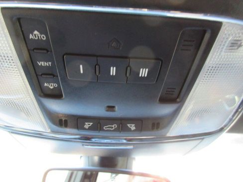 Used 2021 Jeep Grand Cherokee Limited image 28