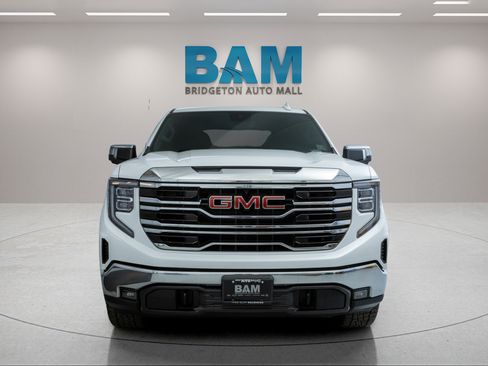 Used 2022 GMC Sierra 1500 SLT w/ SLT Premium Package AWD/4WD image 2