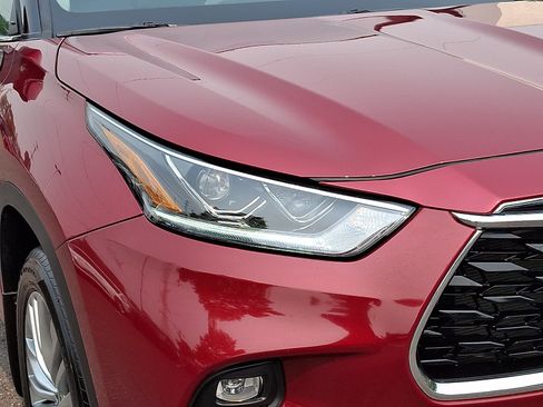 Certified 2024 Toyota Highlander Platinum AWD/4WD image 9