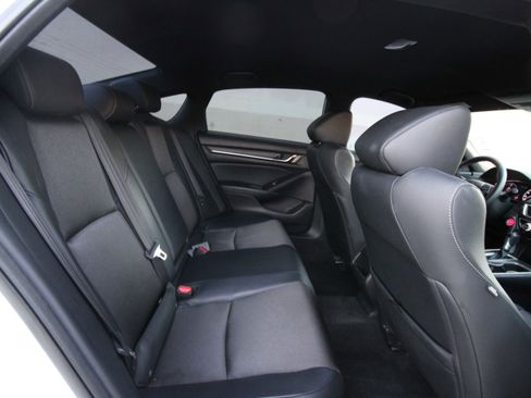 Used 2018 Honda Accord Sport image 41