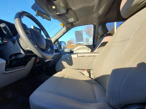 Used 2017 Ford F150 XLT image 3