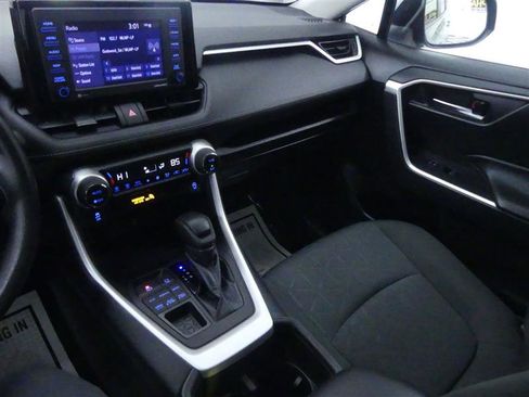 Used 2022 Toyota RAV4 XLE image 12