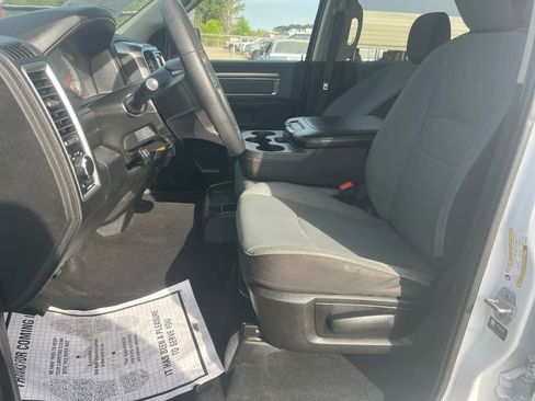 Used 2022 RAM 1500 Classic SLT image 29