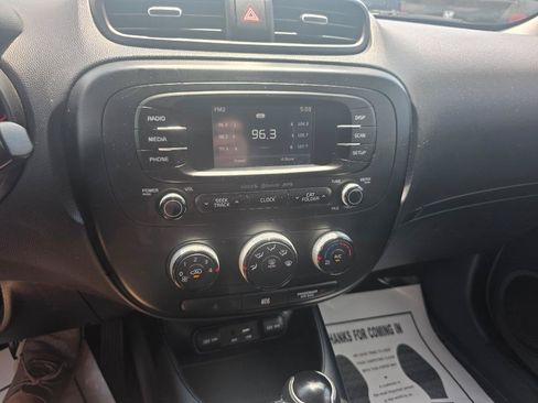 Used 2016 Kia Soul + FWD image 16