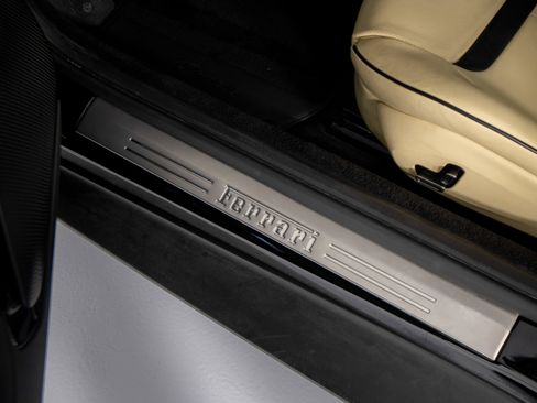 Certified 2022 Ferrari Roma image 33