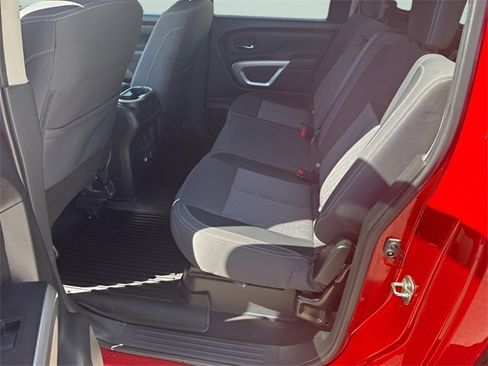 Used 2022 Nissan Titan SV w/ SV Convenience Package image 13