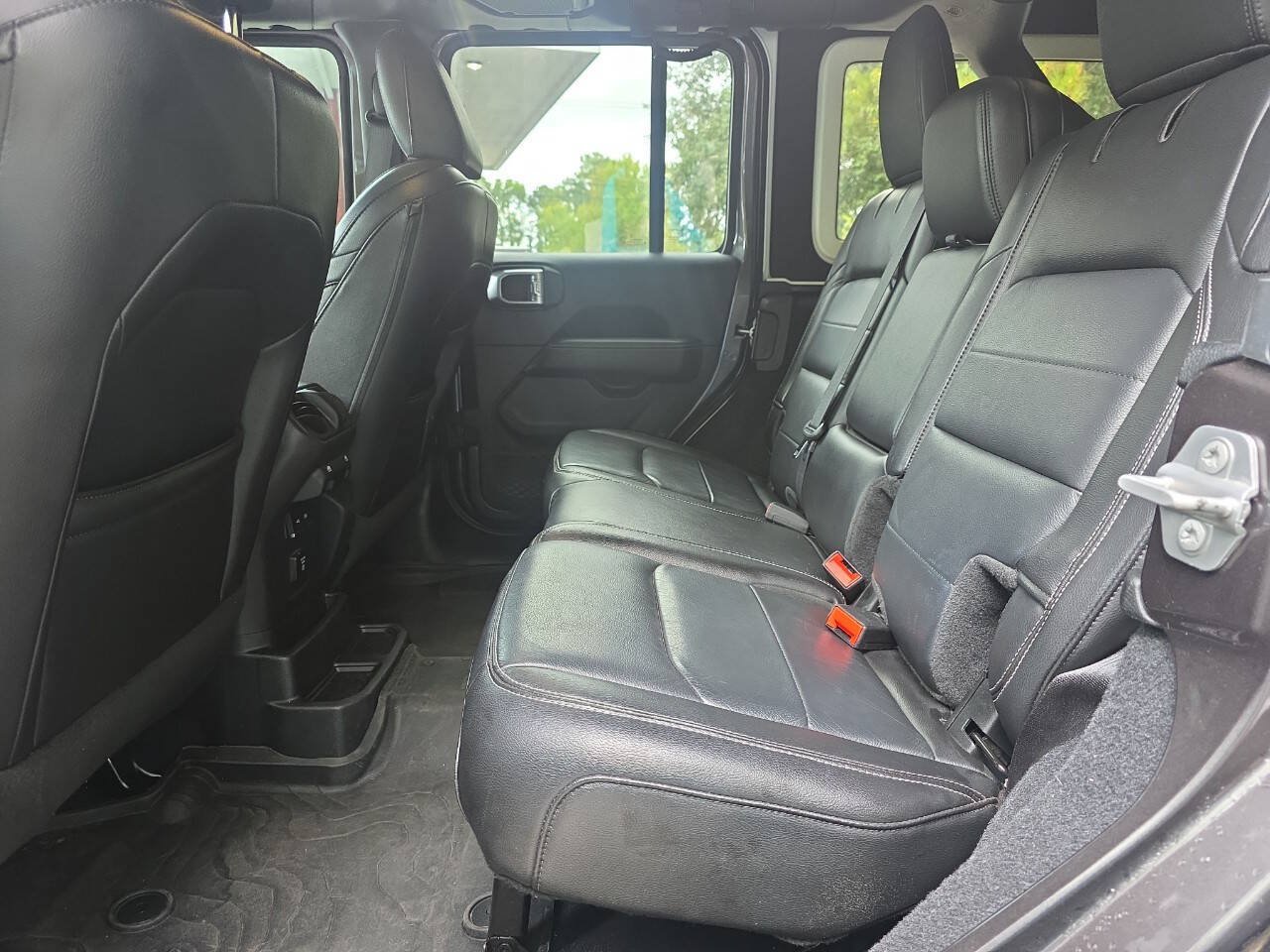 Used 2019 Jeep Wrangler Unlimited Sahara w/ Quick Order Package 24M Moab AWD/4WD image 11