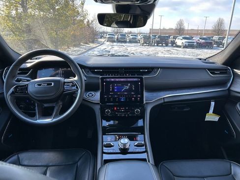 Used 2022 Jeep Grand Cherokee Overland image 9