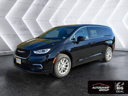 New 2026 Chrysler Pacifica Select