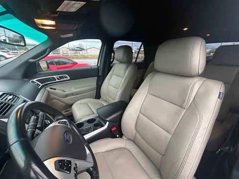 Used 2014 Ford Explorer XLT w/ Equipment Group 202A image 12