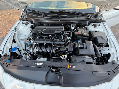 Used 2025 Hyundai Elantra SEL image 35