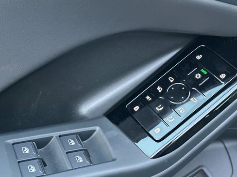 New 2025 Audi Q6 e-tron Premium image 12