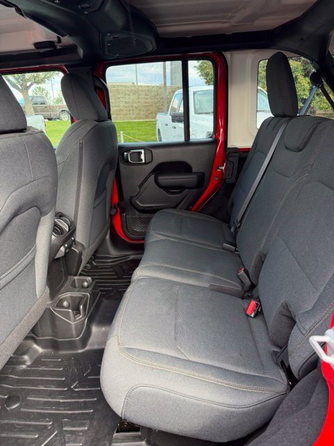 Used 2025 Jeep Wrangler Unlimited Sport AWD/4WD image 15