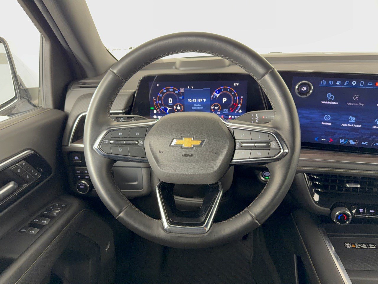 Used 2025 Chevrolet Tahoe Premier AWD/4WD image 10