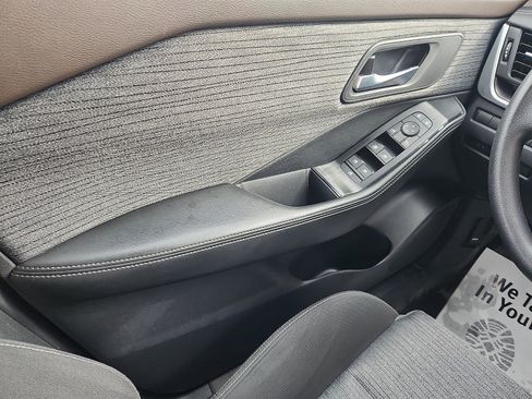 Used 2023 Nissan Rogue SV AWD/4WD image 12