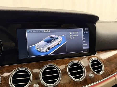 Used 2017 Mercedes-Benz E 300 4MATIC image 33