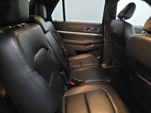 Used 2019 Ford Explorer XLT w/ Equipment Group 202A AWD/4WD image 19