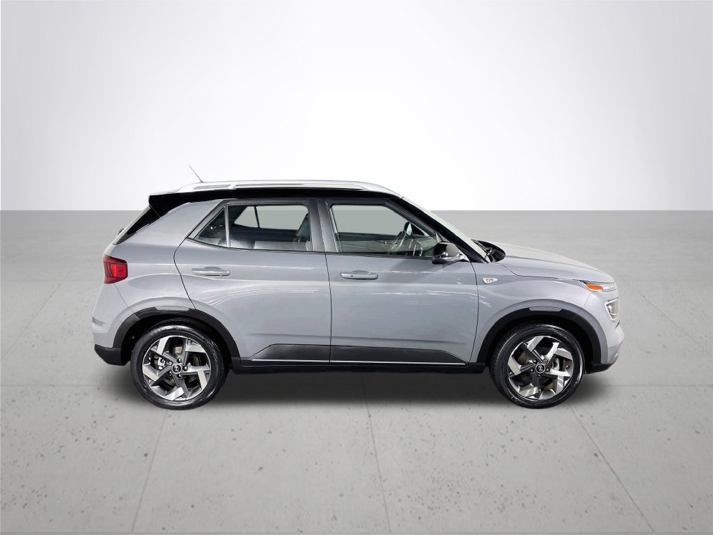 Used 2023 Hyundai Venue Limited w/ Cargo Package FWD image 5