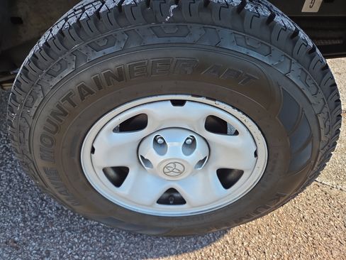 Used 2020 Toyota Tacoma SR image 11