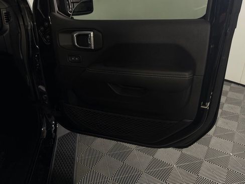 Used 2023 Jeep Wrangler Unlimited Sahara AWD/4WD image 34