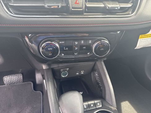 Used 2025 Chevrolet TrailBlazer RS w/ Convenience Package FWD image 22