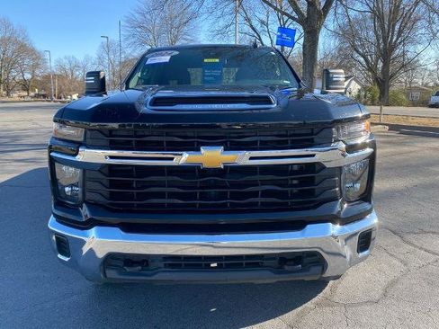 Used 2024 Chevrolet Silverado 2500 LT image 2