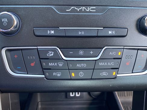 Used 2020 Ford Fusion SE AWD/4WD image 17