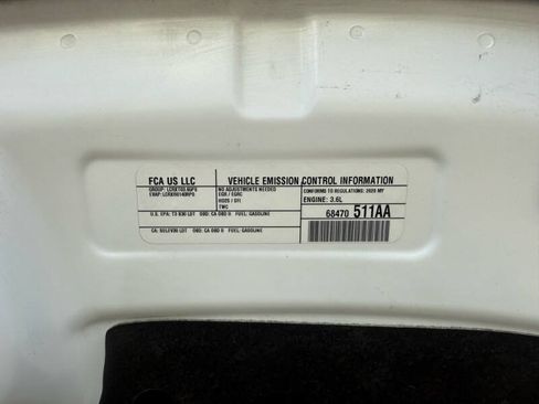 Used 2020 Chrysler Pacifica Touring-L FWD image 21