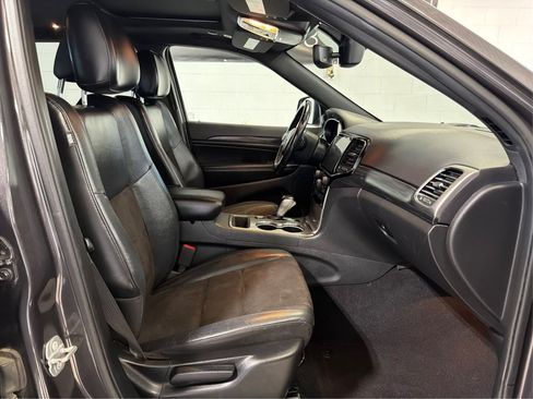 Used 2020 Jeep Grand Cherokee Altitude AWD/4WD image 15