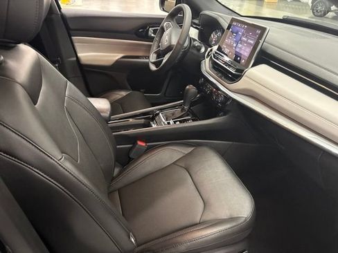 Used 2023 Jeep Compass Limited w/ Sun and Sound Group AWD/4WD image 9