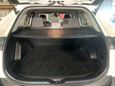 Used 2019 Toyota RAV4 XLE AWD/4WD image 18