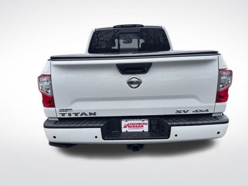 Used 2021 Nissan Titan SV w/ SV Convenience Package image 4