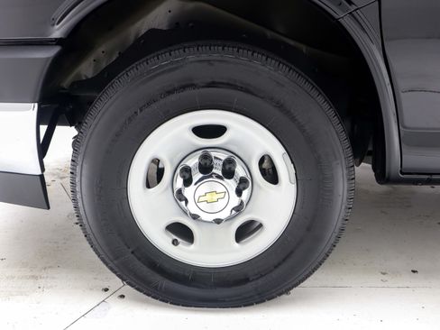Used 2024 Chevrolet Express 3500 LT w/ LT Preferred Equipment Group RWD image 26