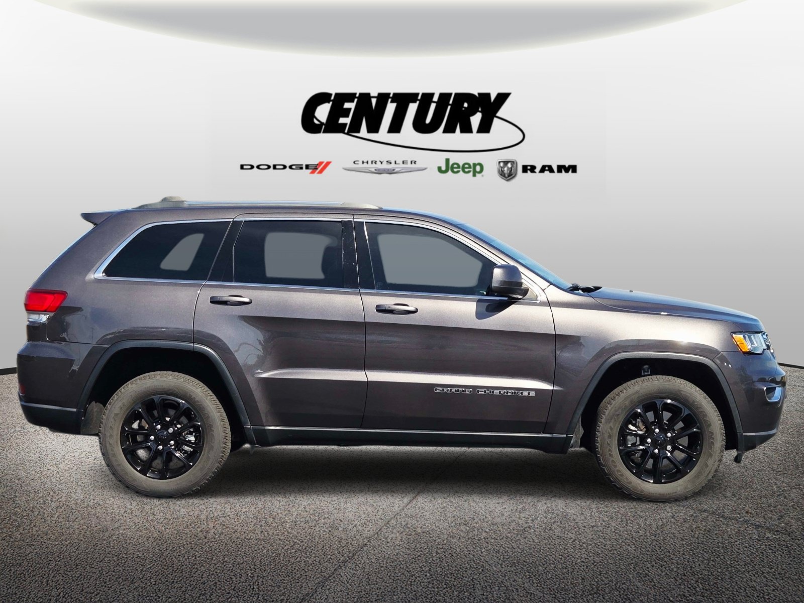 Used 2021 Jeep Grand Cherokee Laredo AWD/4WD image 2