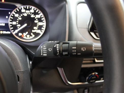 Used 2024 Nissan Rogue SV image 39