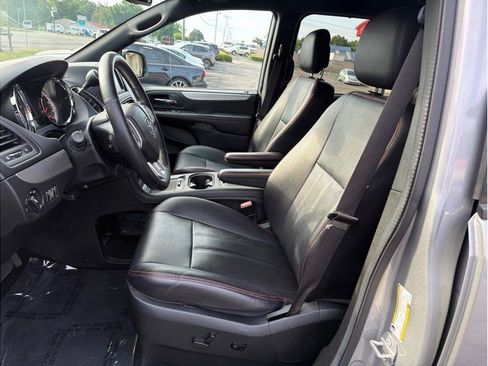 Used 2018 Dodge Grand Caravan GT FWD image 11
